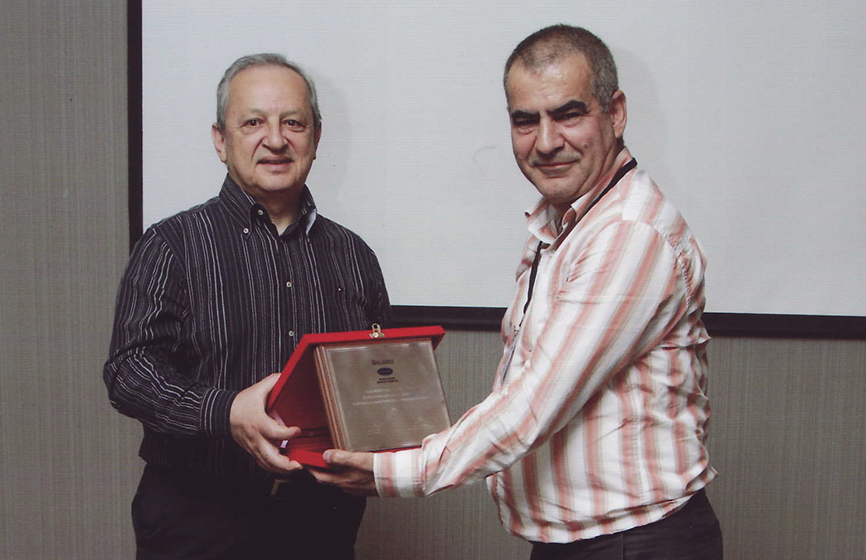 Alarko Carrier 20. Yıl Plaketini Taktim Etti